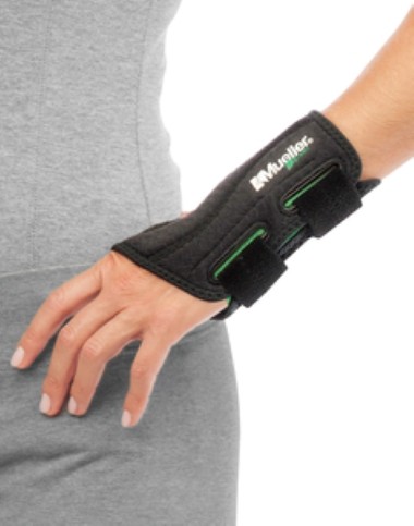 MUELLER Green Fitted Wrist Brace